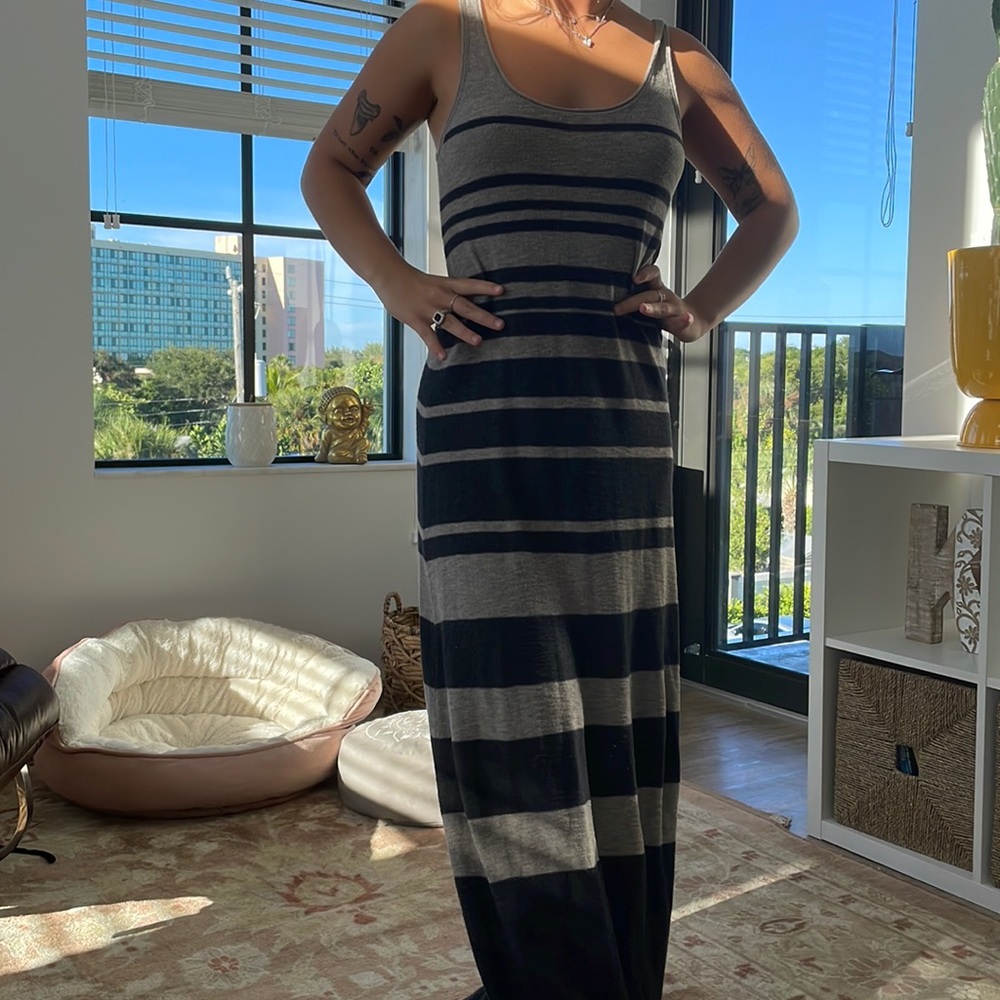 Vince knitted Long dress! Size small